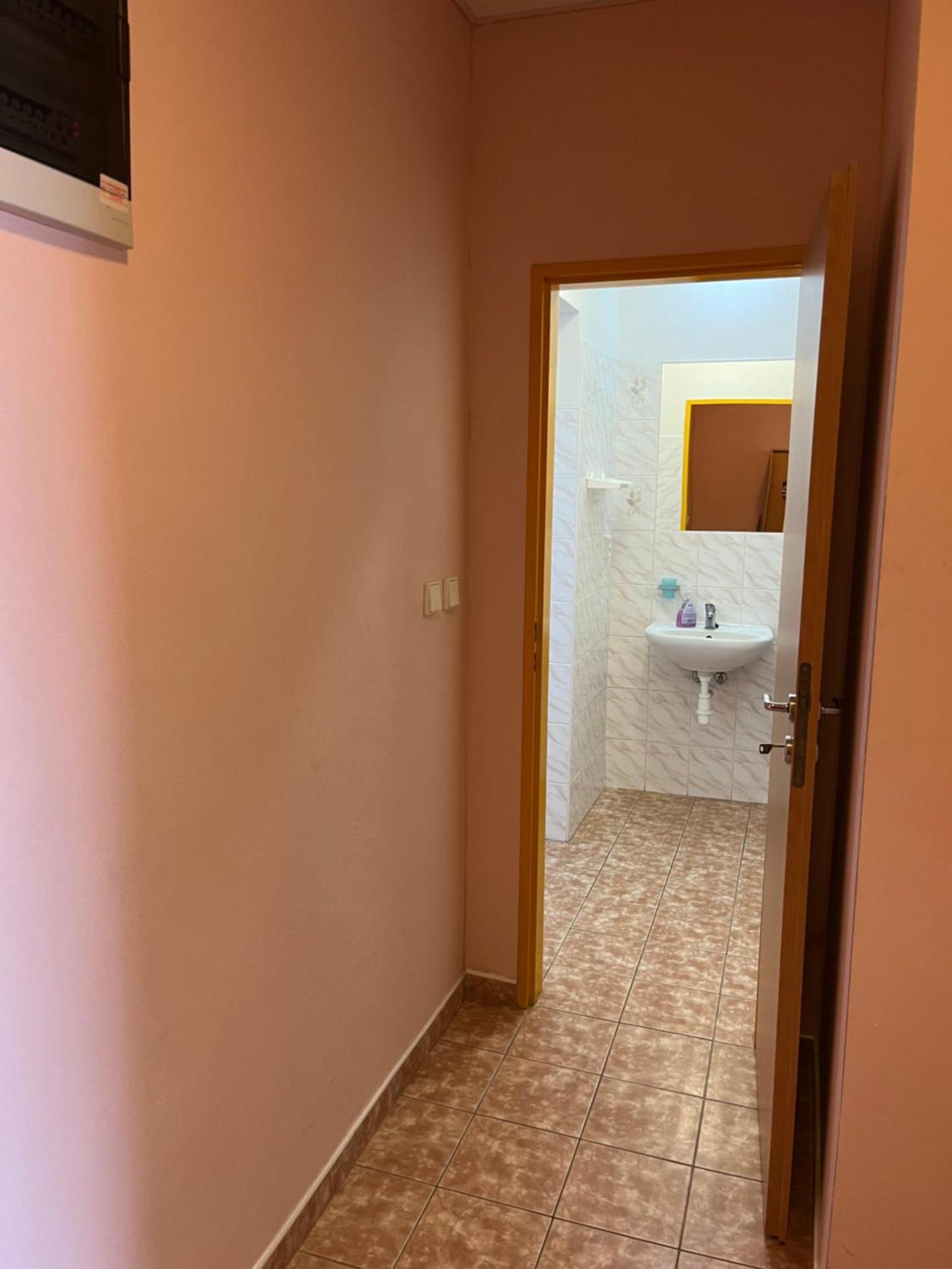 Apartmanovy Dum Obecna Skola Svetlik Extérieur photo