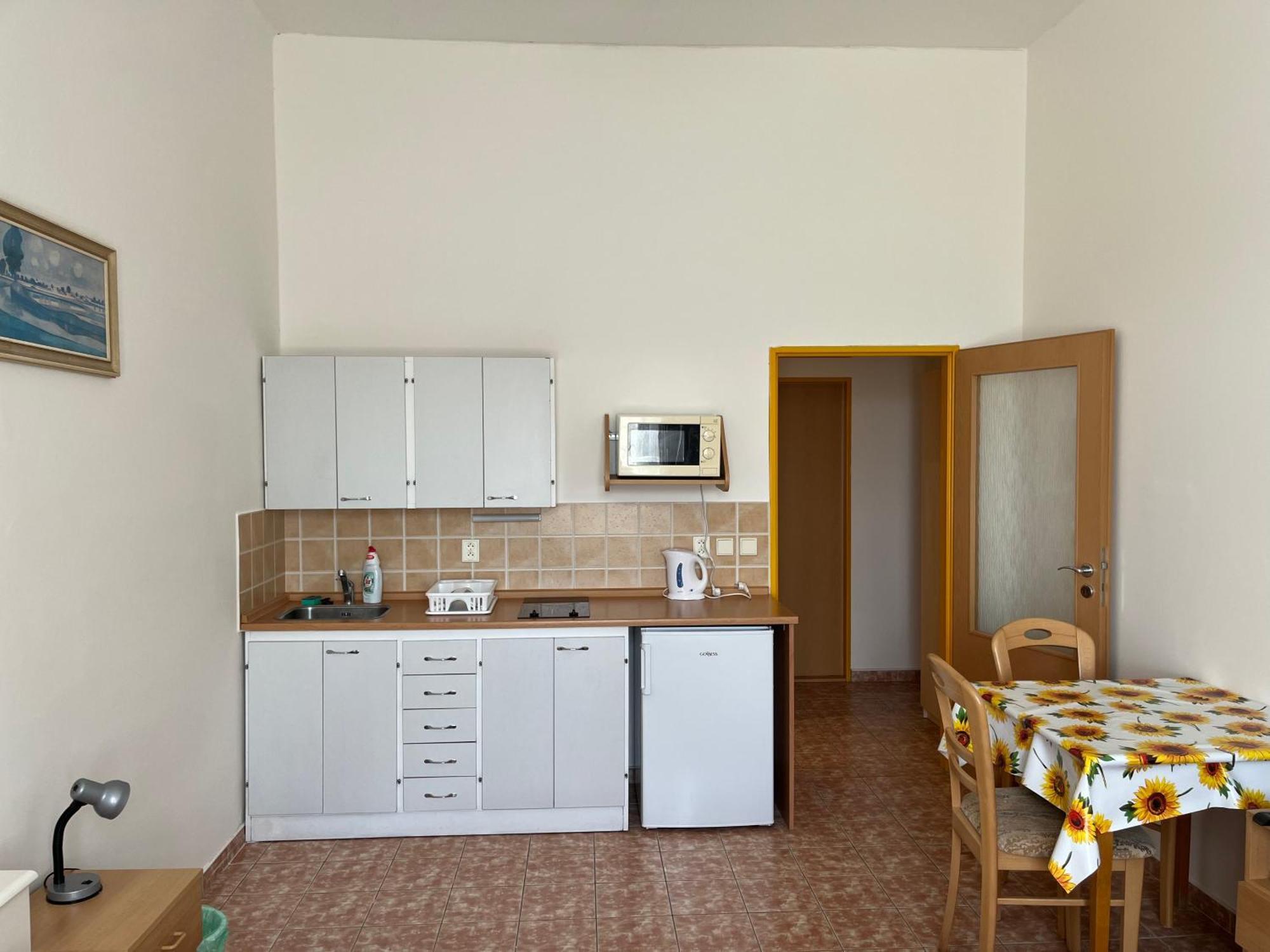 Apartmanovy Dum Obecna Skola Svetlik Extérieur photo