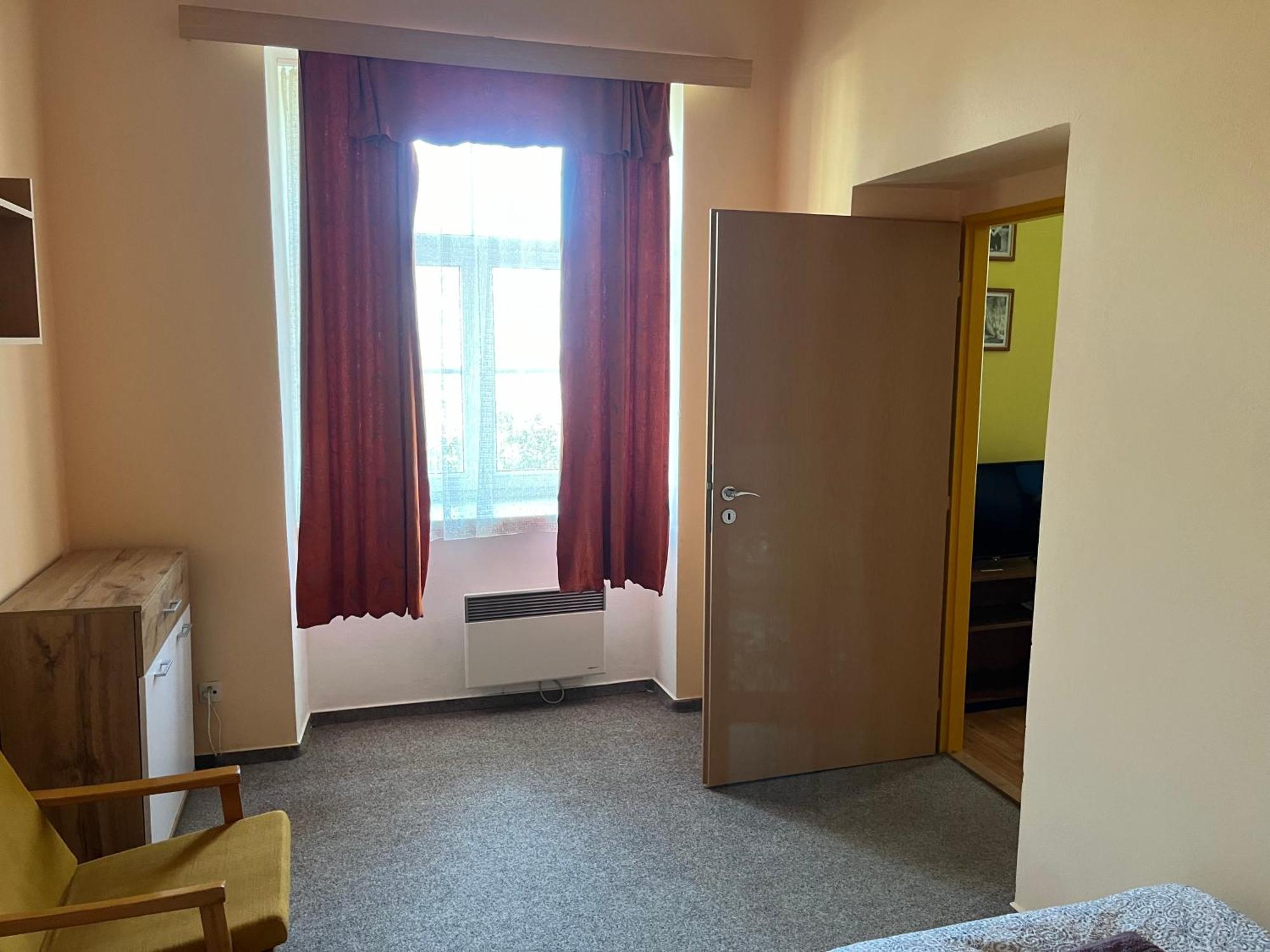 Apartmanovy Dum Obecna Skola Svetlik Extérieur photo