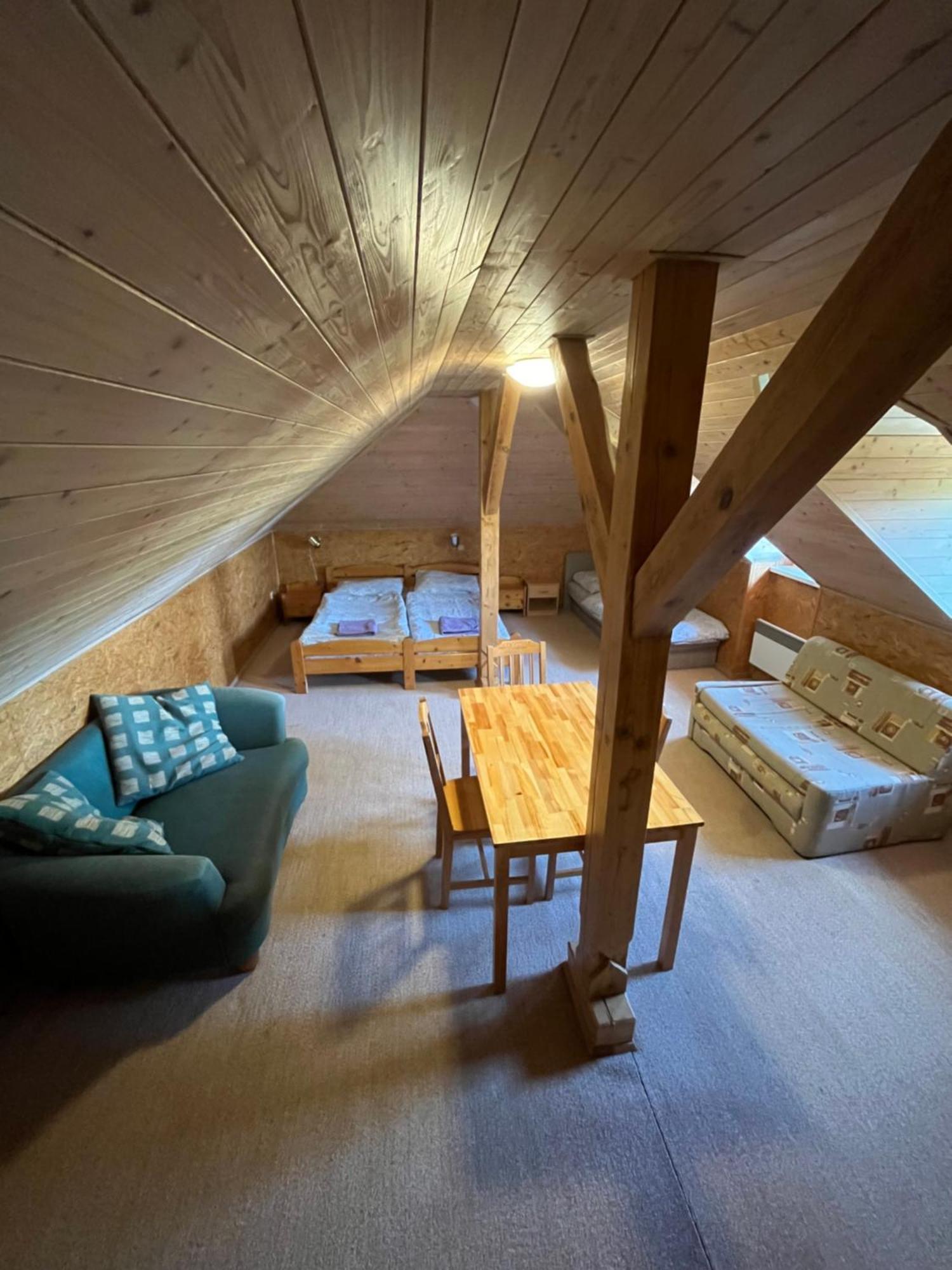 Apartmanovy Dum Obecna Skola Svetlik Extérieur photo