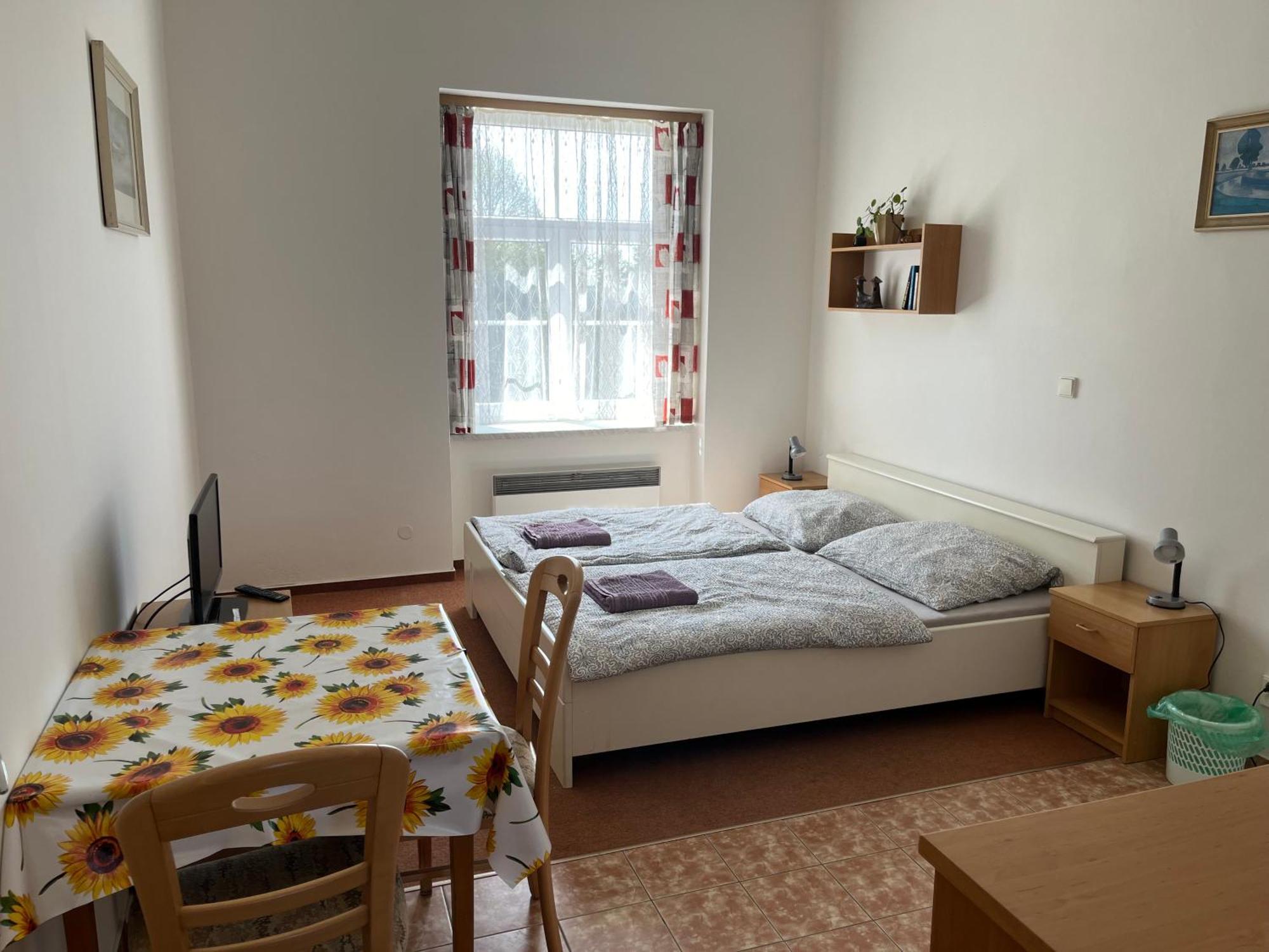 Apartmanovy Dum Obecna Skola Svetlik Extérieur photo