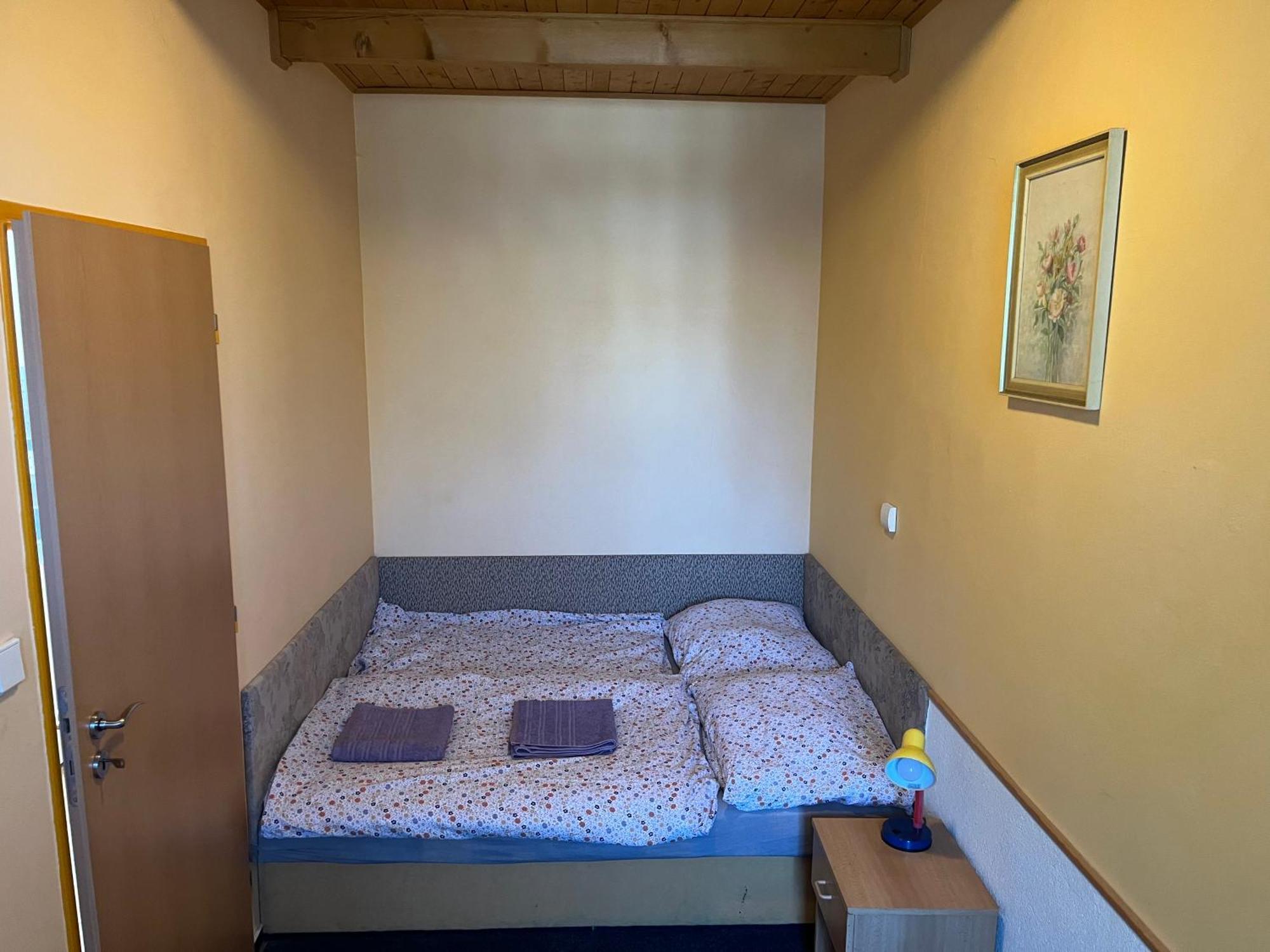 Apartmanovy Dum Obecna Skola Svetlik Extérieur photo